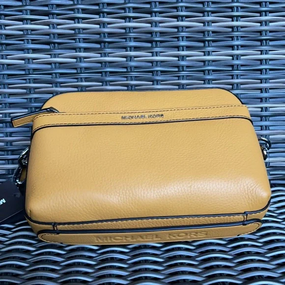 Michael Kors Cooper Utility Crossbody - Picture 5 of 16